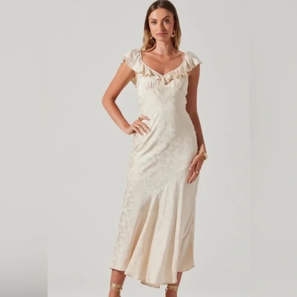 ASTR Champagne Freesia Jacquard Print Ruffle Midi Dress